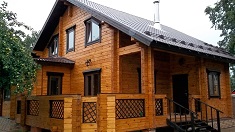 Отличительные особенности и достоинства домов из профилированного бруса