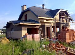 Как построить дом из кирпича: преимущества и этапы возведения 