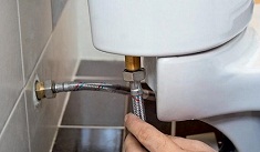Подводка гибких труб к унитазу: особые правила и нюансы монтажа 