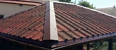 Особенности кровли из ондулина: преимущества и недостатки материала