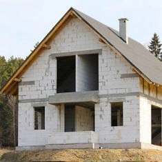 Технология строительства домов из газобетона и преимущества метода