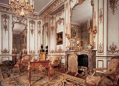 Стиль рококо в жиломм интерьере: правила оформления пространства